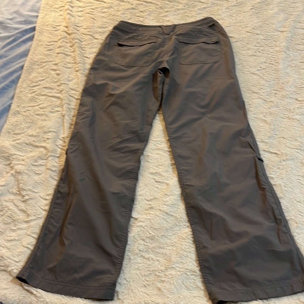 The North Face Lightweight Gray Cargo  Roll Up Into Capris Pants Size  4 - Picture 8 of 10